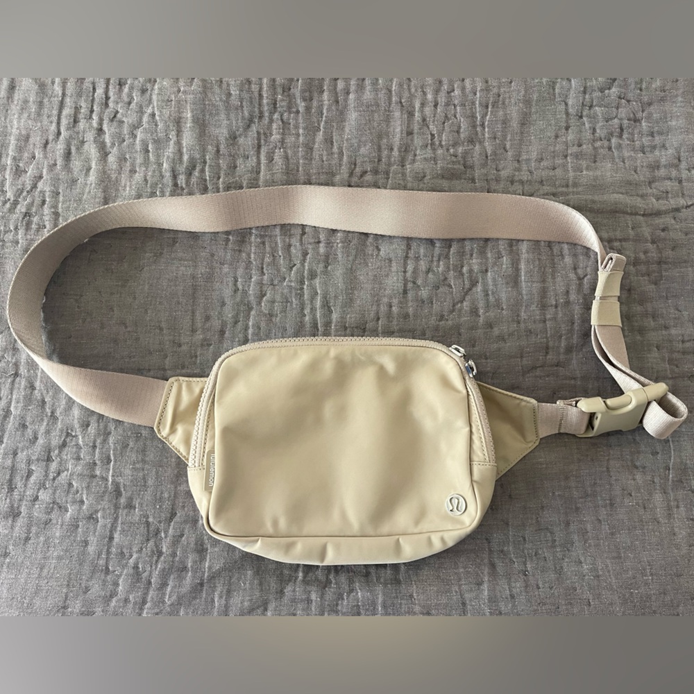 lululemon athletica Tan Beige Everywhere Belt Crossbody Bag 1L Adjustable Active